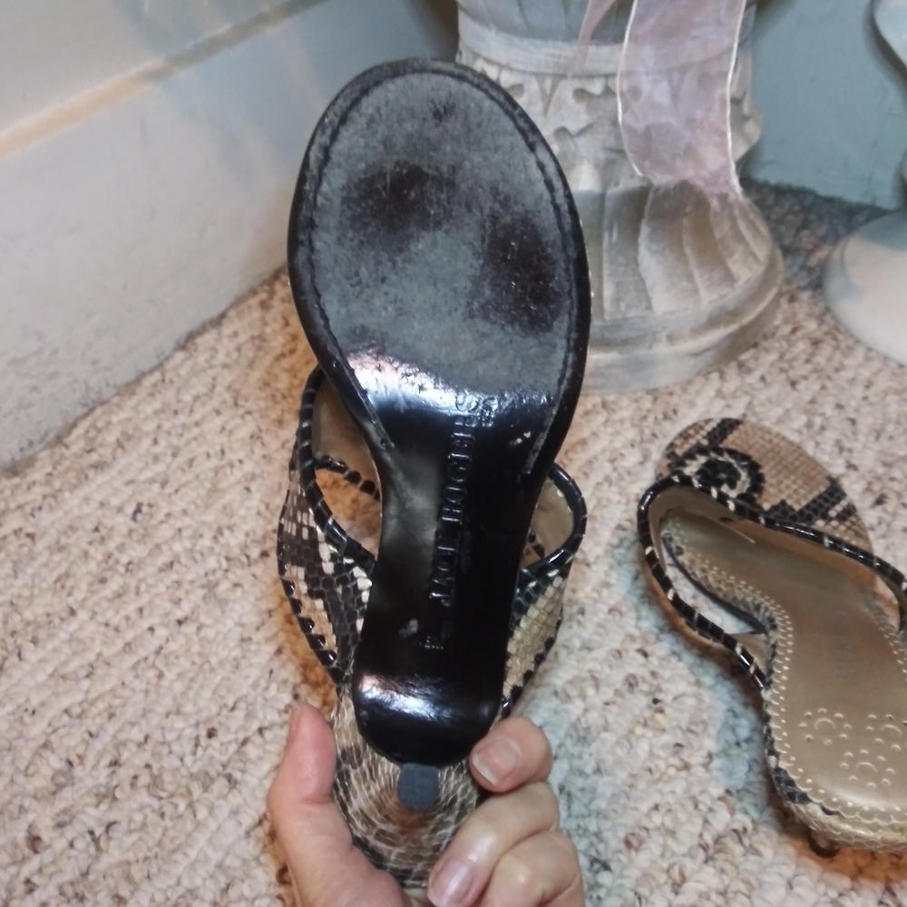 Jack Rogers Marina Black & Tan Snakeskin Kitten Heeled Thong Sandals - Picture 7 of 8